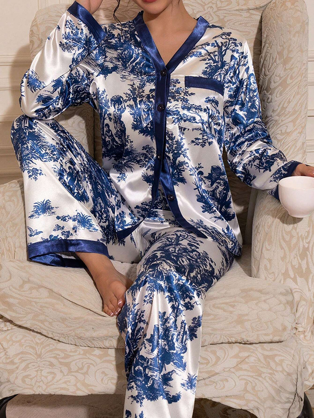 Ensemble satin décontracté.