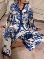 Ensemble satin décontracté.