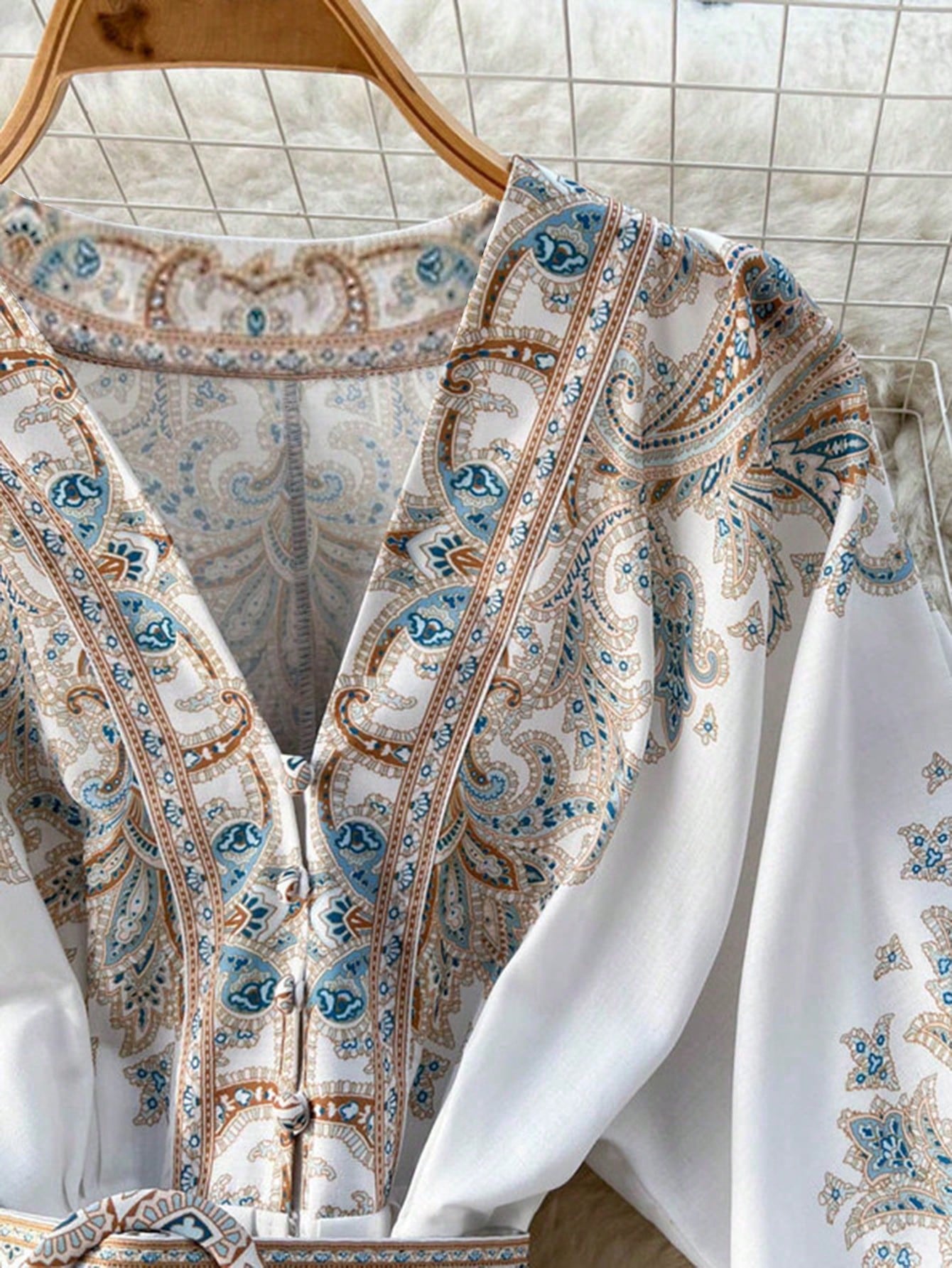 Robe tunique aux inspirations orientales.