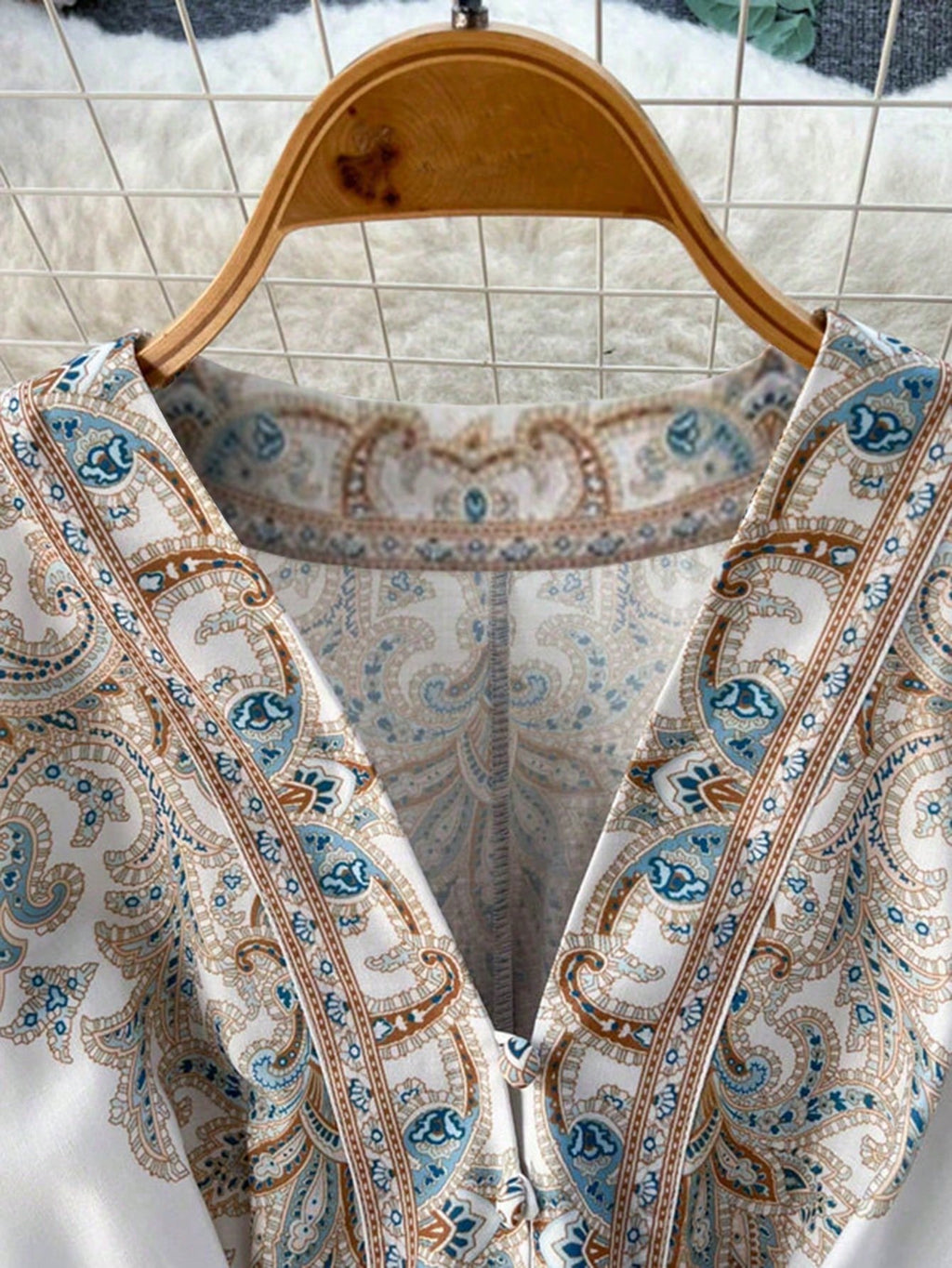 Robe tunique aux inspirations orientales.