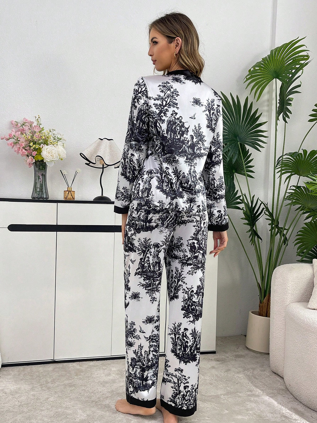 Ensemble satin décontracté.