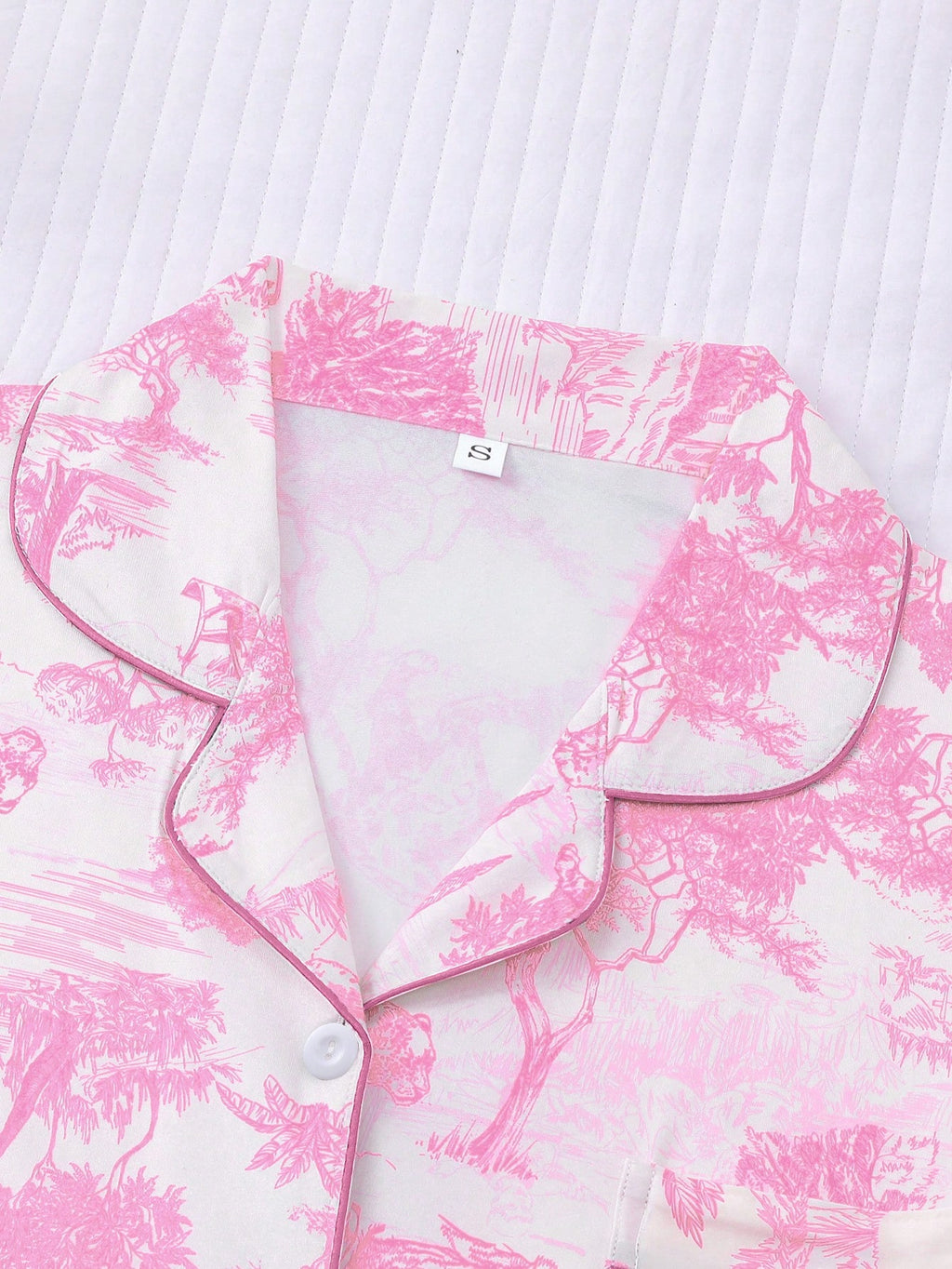 Ensemble avec motifs de la toile de Jouy