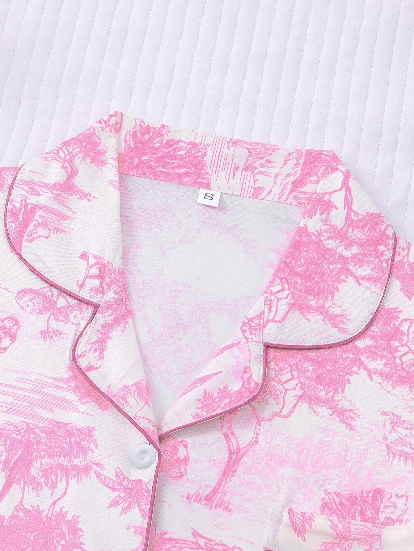 Ensemble avec motifs de la toile de Jouy
