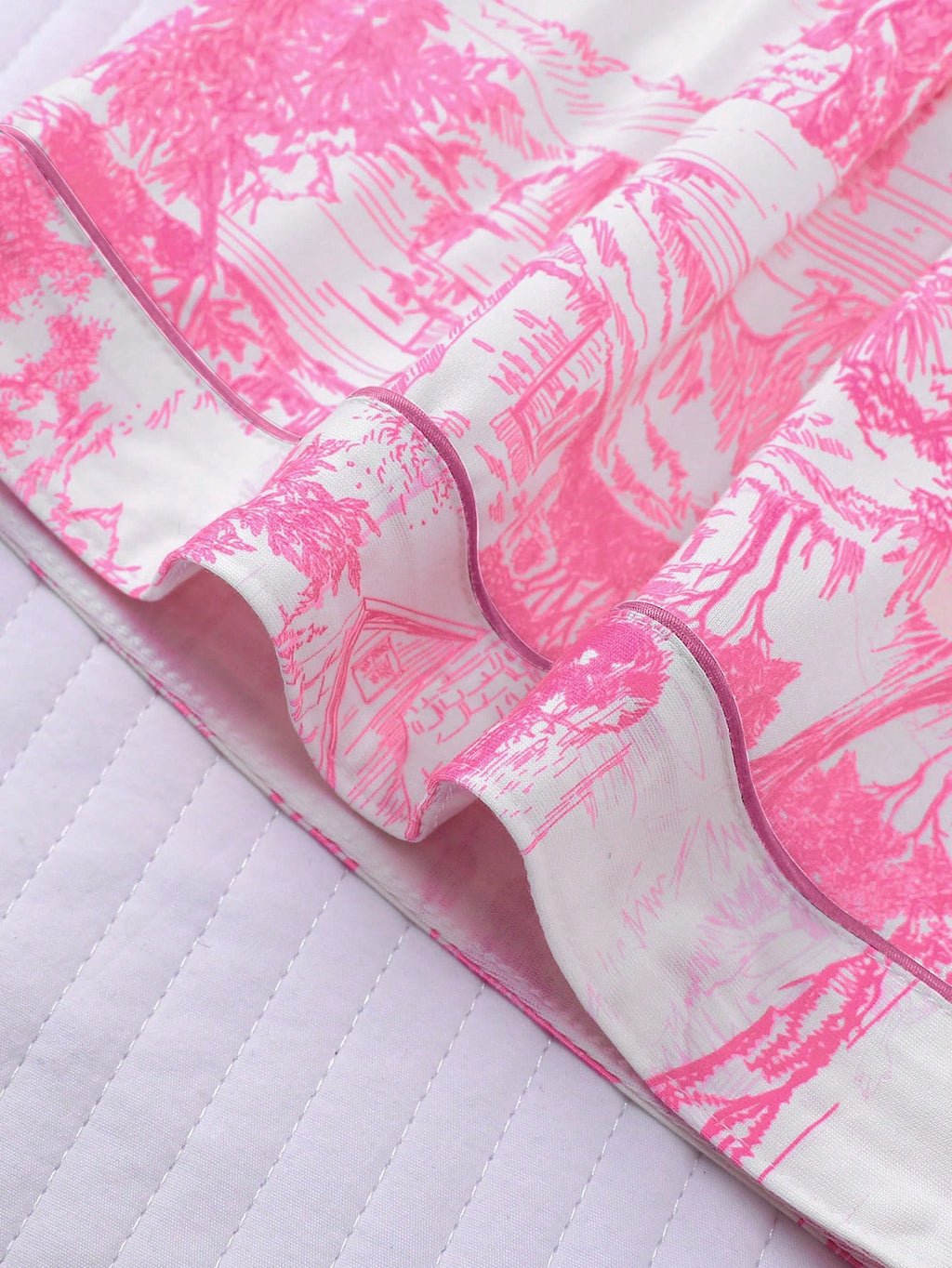 Ensemble avec motifs de la toile de Jouy