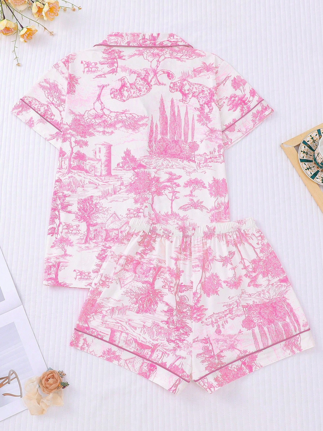 Ensemble avec motifs de la toile de Jouy