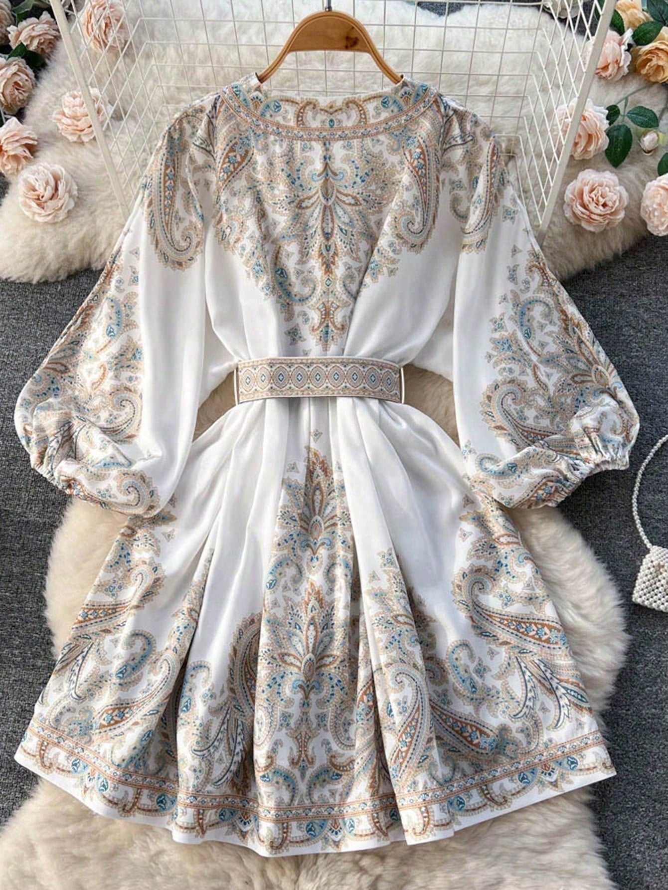 Robe tunique aux inspirations orientales. Image principale du produit