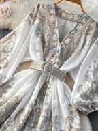 Robe tunique aux inspirations orientales.