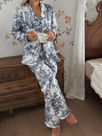 Tenue en satin "Toile de Jouy "