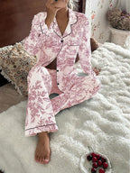 Tenue en satin "Toile de Jouy "