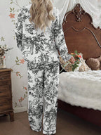 Tenue en satin "Toile de Jouy "