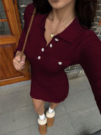 Robe en tricot moulante décontractée.