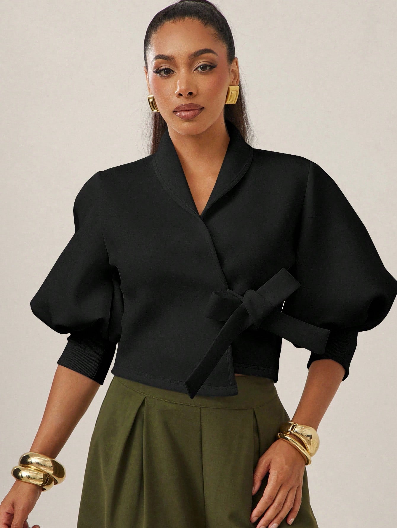 Top croisé à manches bouffantes Image secondaire du produit