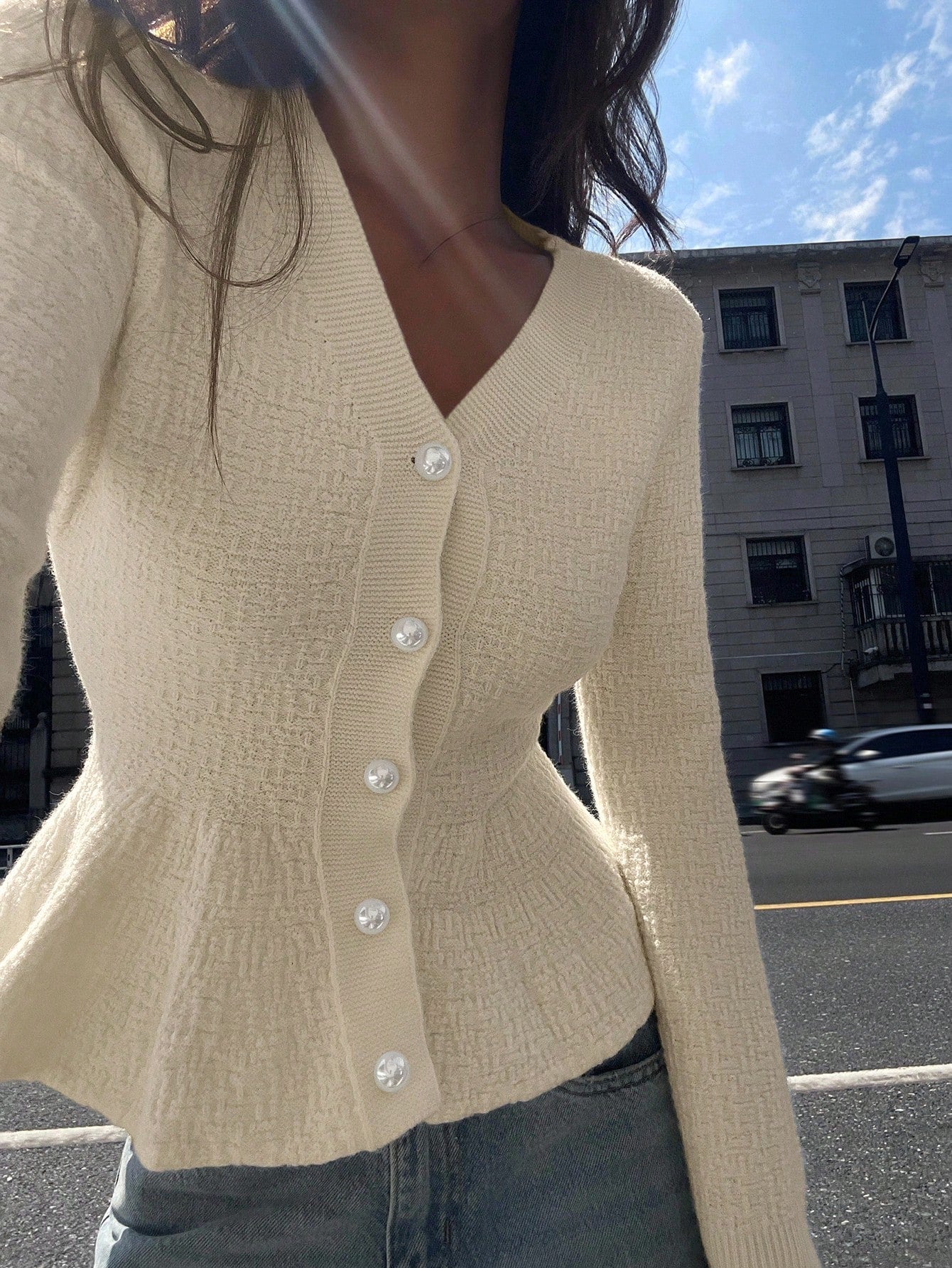 Cardigan ample avec boutons perlés  Image secondaire du produit