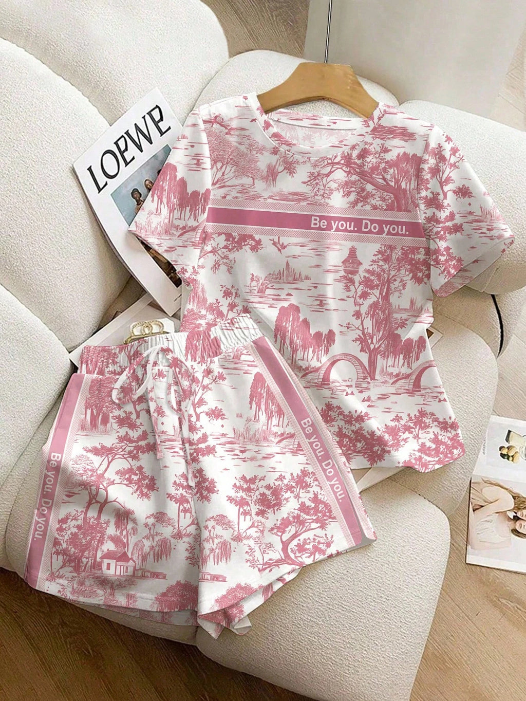 Ensemble Coordonné T-shirt et Short Imprimé Toile de Jouy – Casual Chic