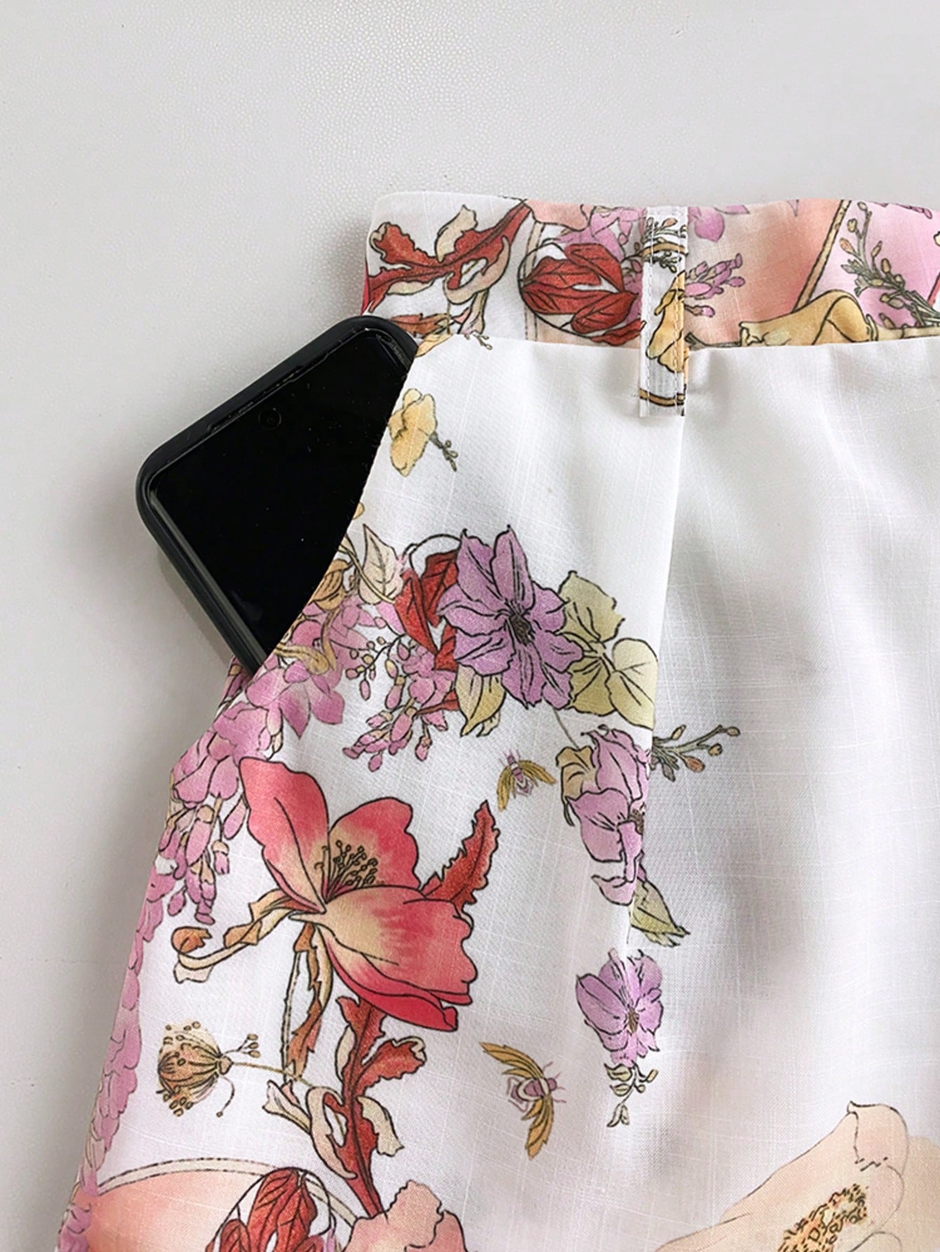 Deux pièces avec imprimé floral.