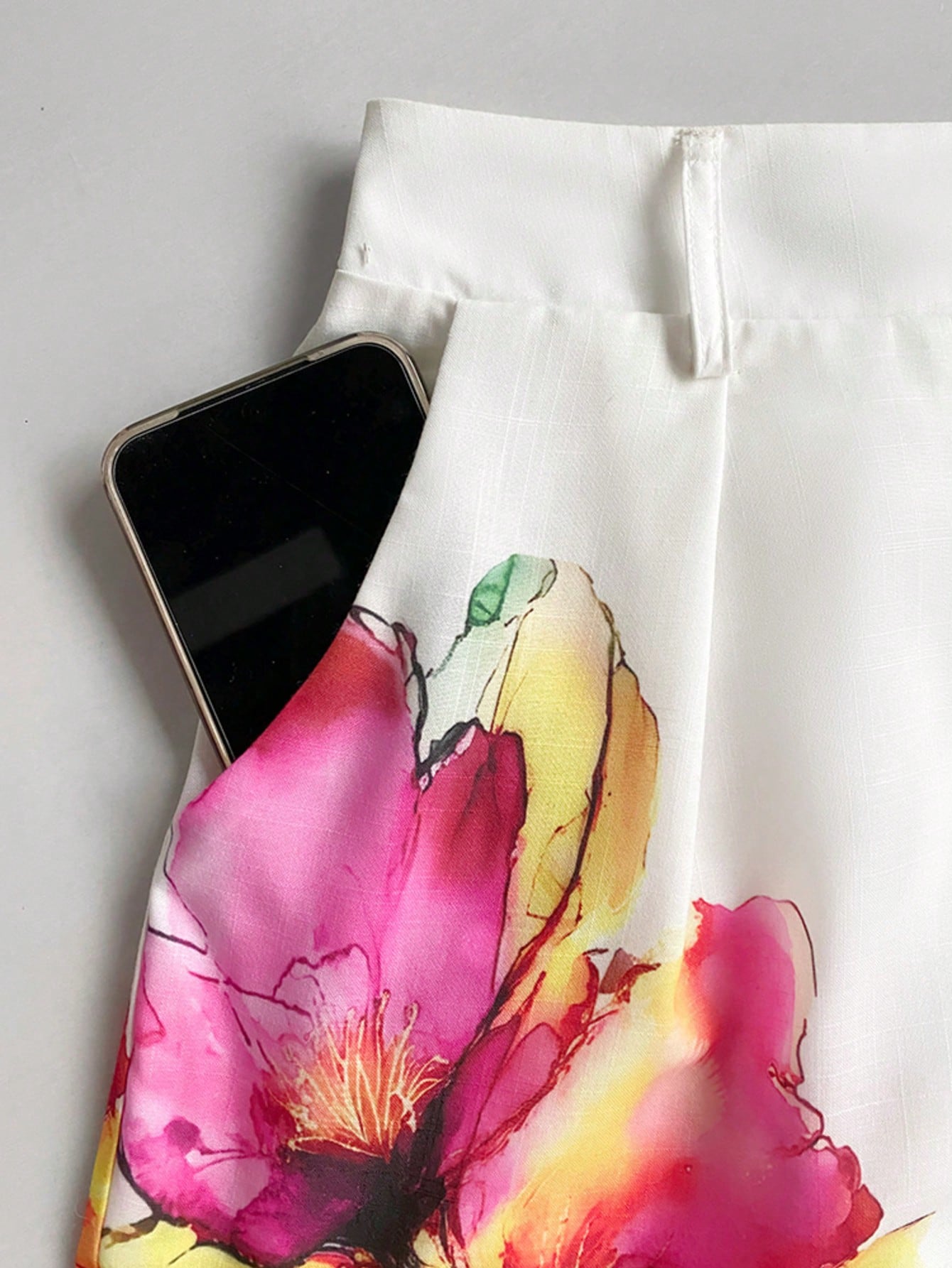 Deux pièces avec imprimé floral.