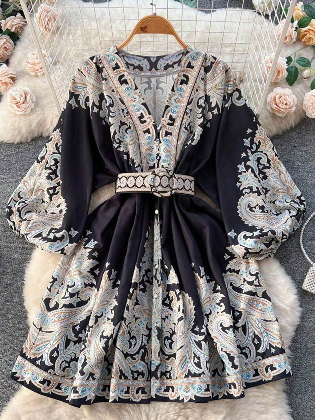 Robe tunique aux inspirations orientales.