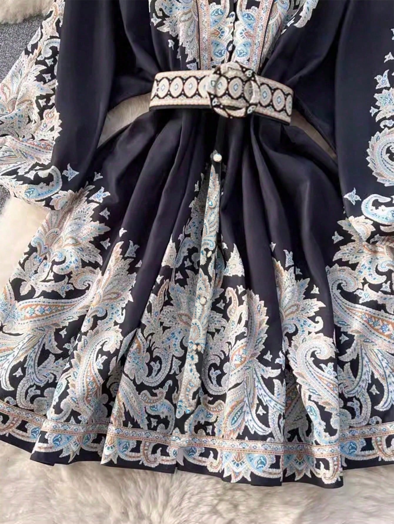 Robe tunique aux inspirations orientales.