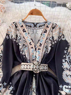Robe tunique aux inspirations orientales.