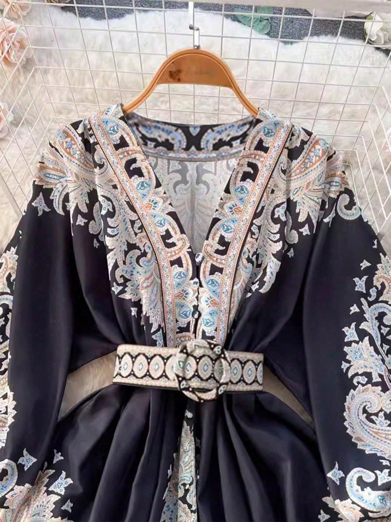 Robe tunique aux inspirations orientales.