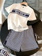 Ensemble Coordonné T-shirt et Short Monogramme – Look Sport-Chic