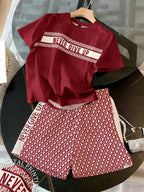 Ensemble Coordonné T-shirt et Short Monogramme – Look Sport-Chic