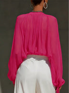 Blouse fluide jaune solaire.