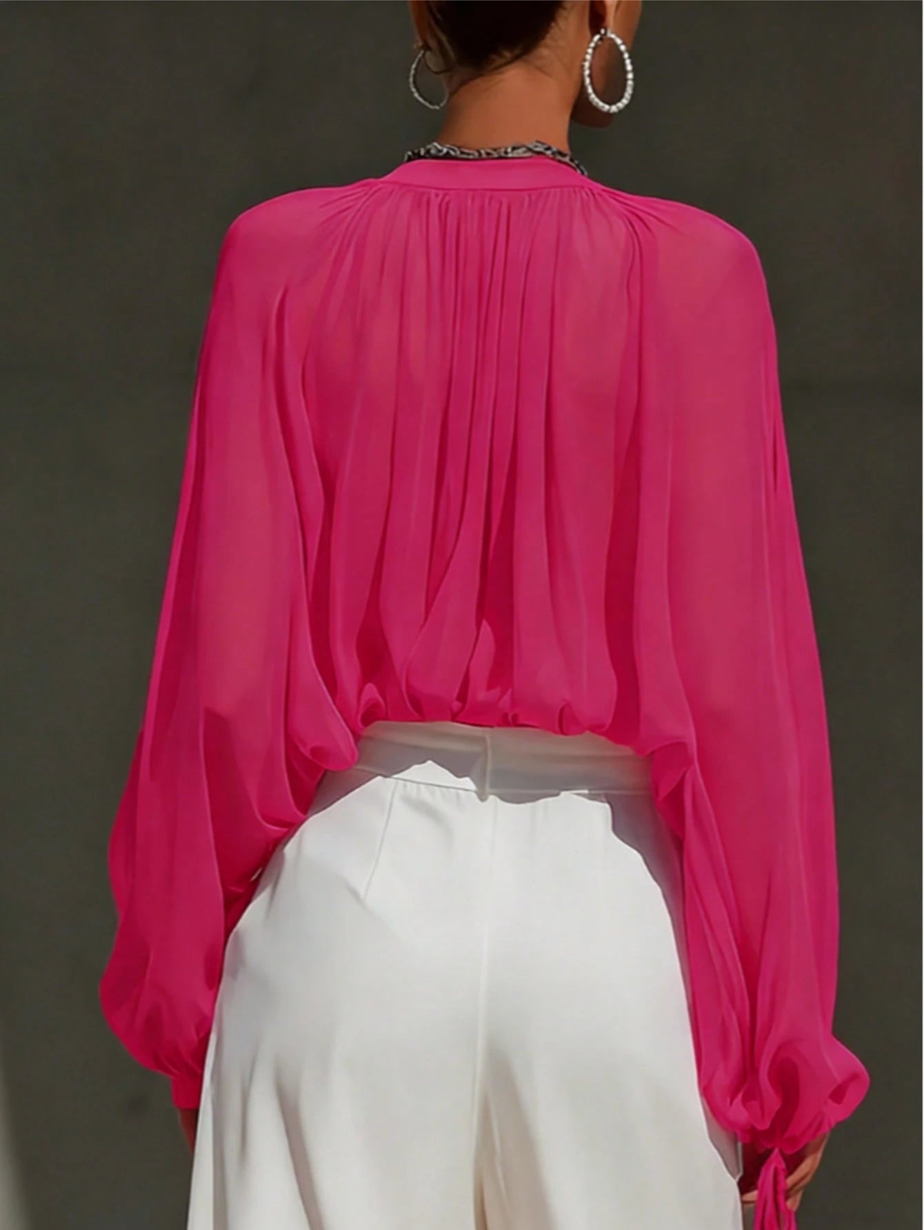 Blouse fluide jaune solaire.