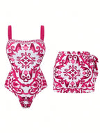 Un ensemble de plage rose imprimé inspiré de Dolce &Gabbana.